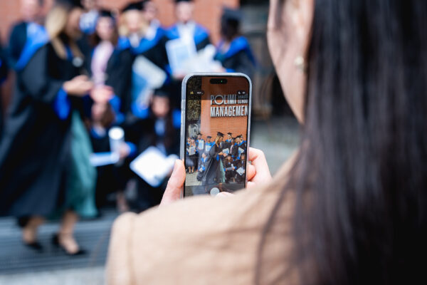 POLIMI Graduate School of Management: oltre 11.000 persone formate sui temi della sostenibilità, Level 5 nel Positive Impact Rating 2026 e ricertificazione B Corp con un punteggio di 123,3
